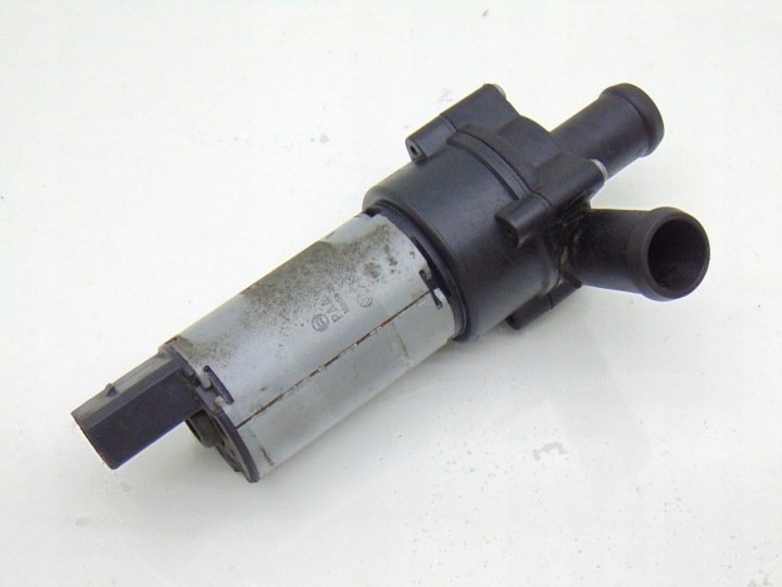 DODATKOWA POMPKA WODY AUDI R8 420 423 4.2 FSI V8