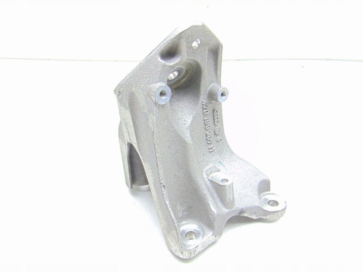 LAPA-UCHWYT-SILNIKA-LEWA-AUDI-R8-4S-5-2-V10-420199307H ŁAPA UCHWYT SILNIKA LEWA AUDI R8 4S 5.2 V10 420199307H