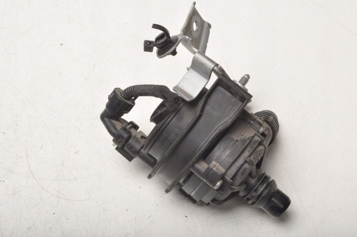 BMW F40 1.5 POMPKA WODY 9470972