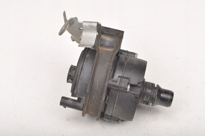 BMW F46 GRAN TOURER 2.0 16V POMPKA WODY 8486848