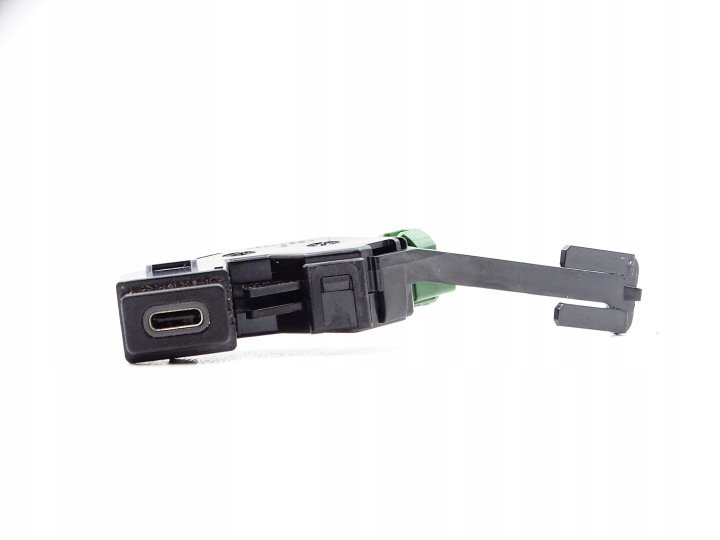 GNIAZDO-LADOWANIA-USB-C-VW-PASSAT-B8-ARTEON-3G8035726B GNIAZDO ŁADOWANIA USB C VW PASSAT B8 ARTEON 3G8035726B