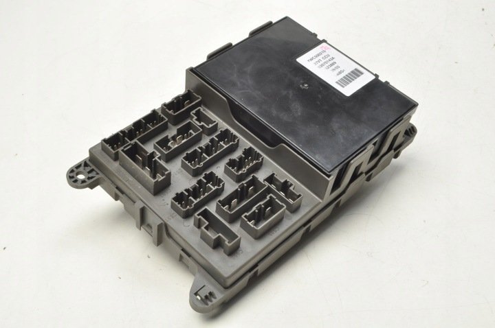 LAND-ROVER-FREELANDER-L314-2-5-SKRZYNKA-BEZPIECZNIKOW-YWC500210 LAND ROVER FREELANDER L314 2.5 SKRZYNKA BEZPIECZNIKÓW YWC500210