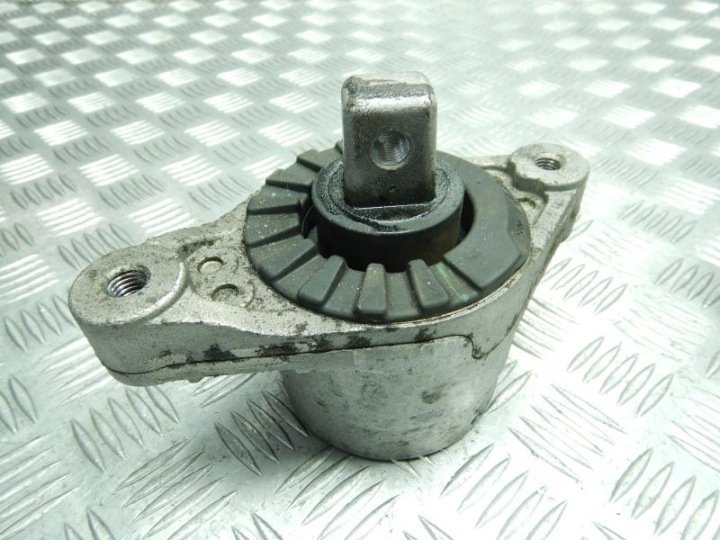 MASERATI-QUATTROPORTE-VI-3-0-D-PODUSZKA-SILNIKA-LEWA-06700048700 MASERATI QUATTROPORTE VI 3.0 D PODUSZKA SILNIKA LEWA 06700048700