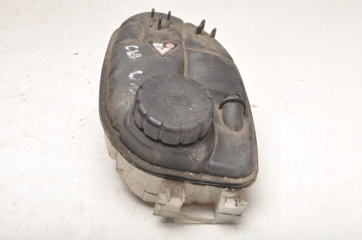 MERCEDES W117 ZBIORNICZEK WYRÓWNAWCZY A0005840807