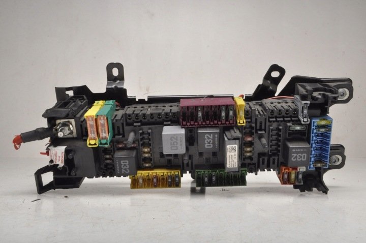 MERCEDES W447 SKRZYNKA BEZPIECZNIKÓW A4475401440