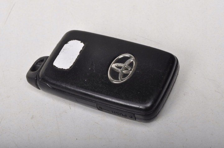 TOYOTA-AVENSIS-T27-KLUCZYK-PILOT-SMART-KEY TOYOTA AVENSIS T27 KLUCZYK PILOT SMART KEY