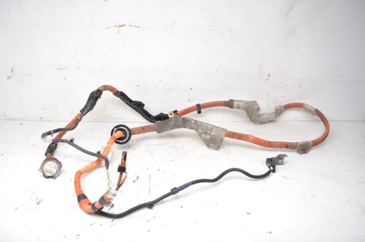TOYOTA PRIUS III 1.8 HYBRYDA PRZEWÓD ZASILAJĄCY BATERII 8216447070