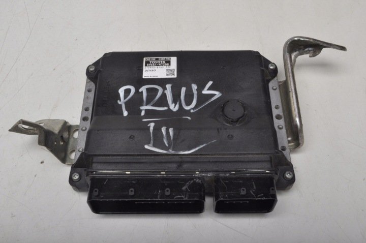 TOYOTA PRIUS III 1.8 KOMPUTER SILNIKA 89661-47200