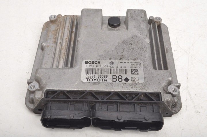TOYOTA YARIS II 1.4 KOMPUTER SILNIKA 89661-0DG60